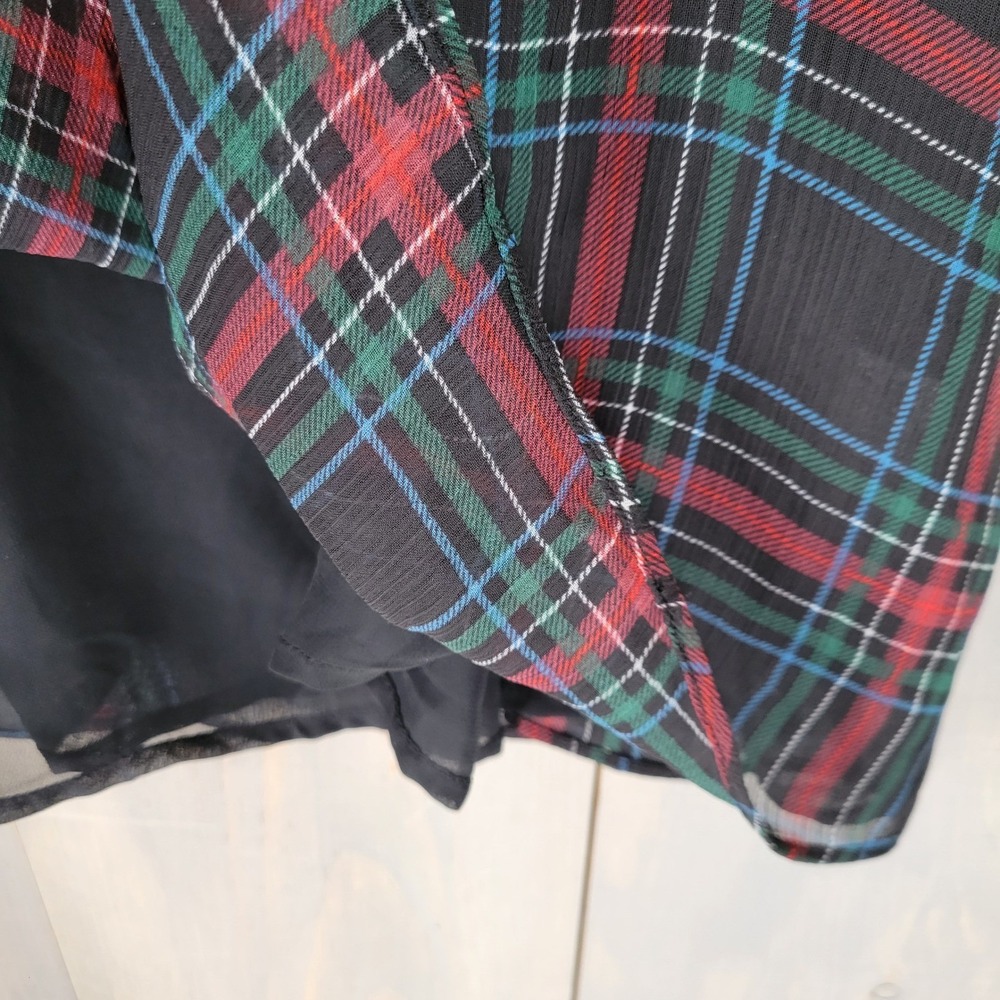 Lane Bryant Plaid Top Women 22/24 Black Red Green Ruffle Split Neck Sleeveless - Picture 4 of 9
